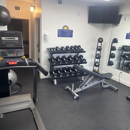 Days Inn & Conference Centre By Wyndham Camrose Norsemen エクステリア 写真