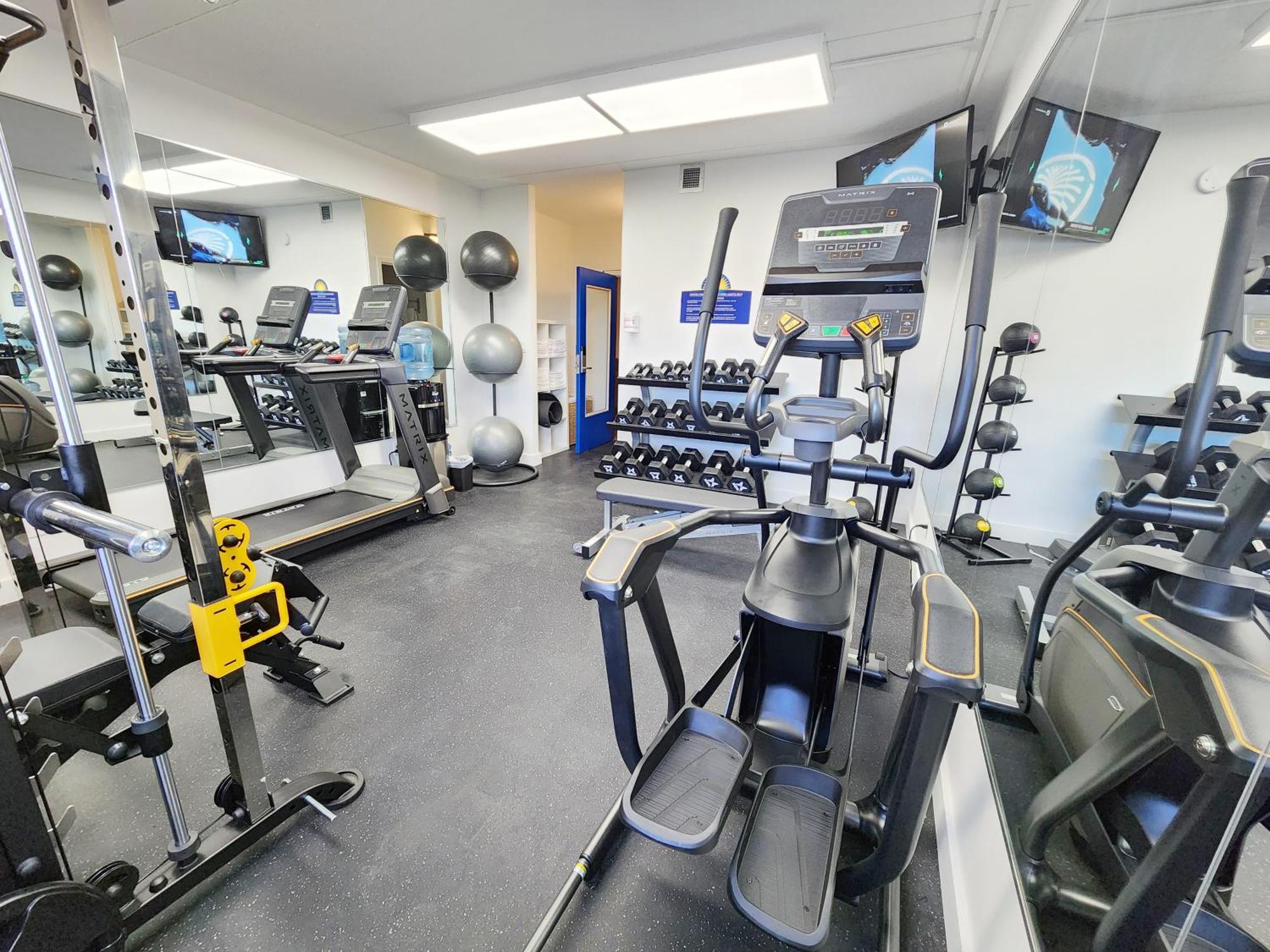 Days Inn & Conference Centre By Wyndham Camrose Norsemen エクステリア 写真