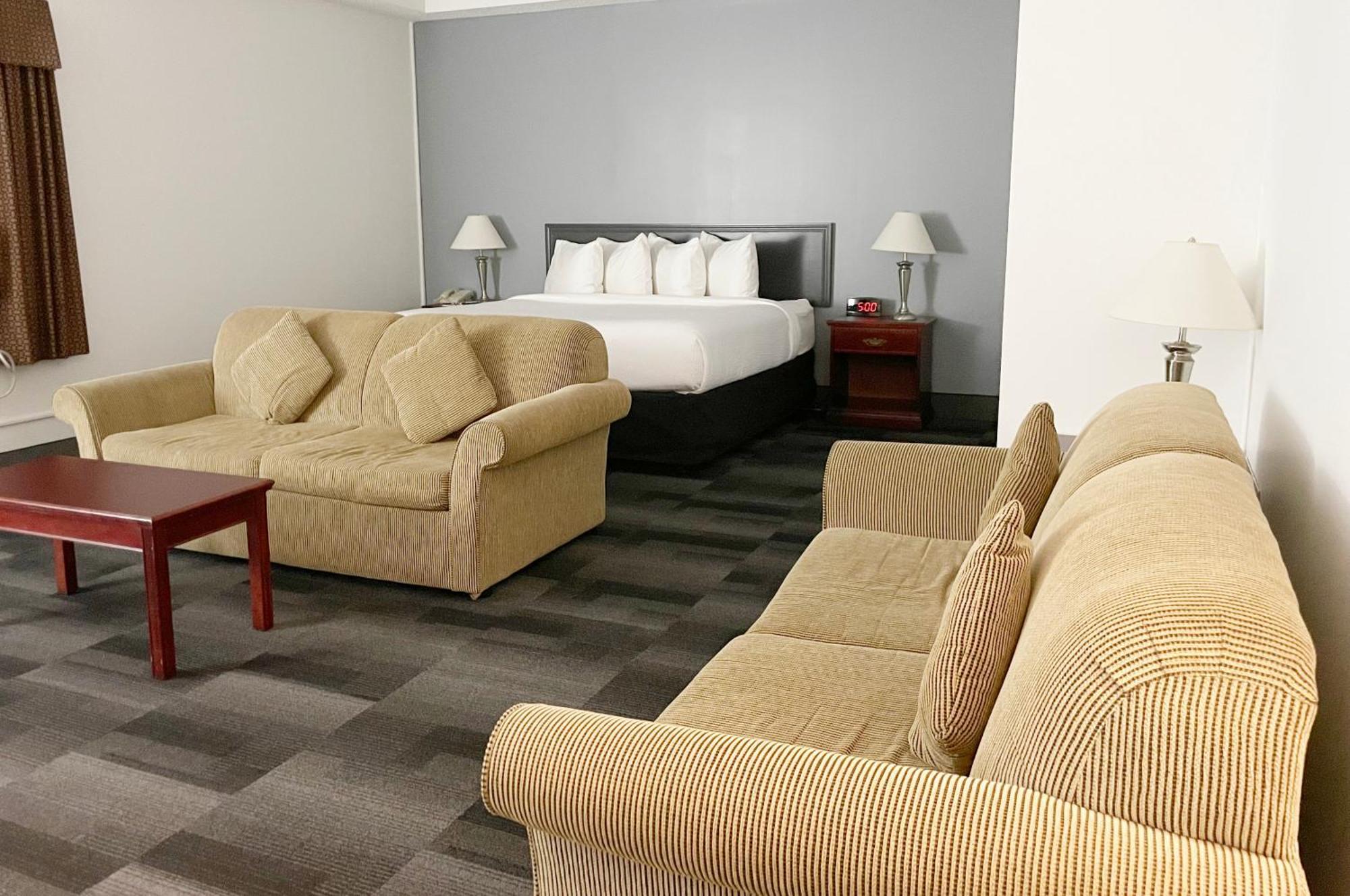 Days Inn & Conference Centre By Wyndham Camrose Norsemen エクステリア 写真