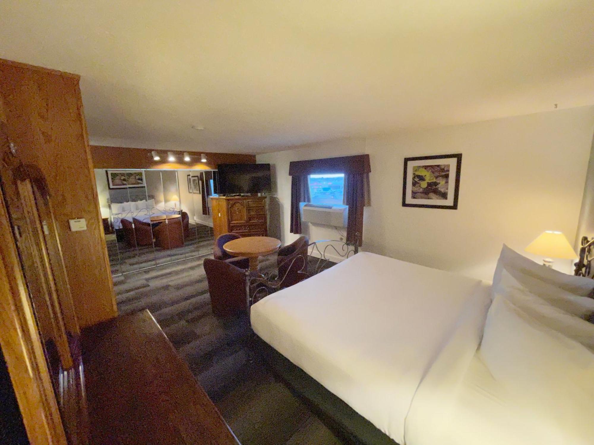 Days Inn & Conference Centre By Wyndham Camrose Norsemen エクステリア 写真