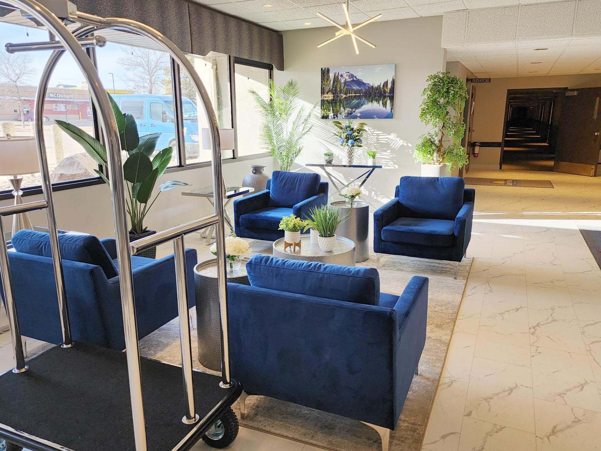 Days Inn & Conference Centre By Wyndham Camrose Norsemen エクステリア 写真