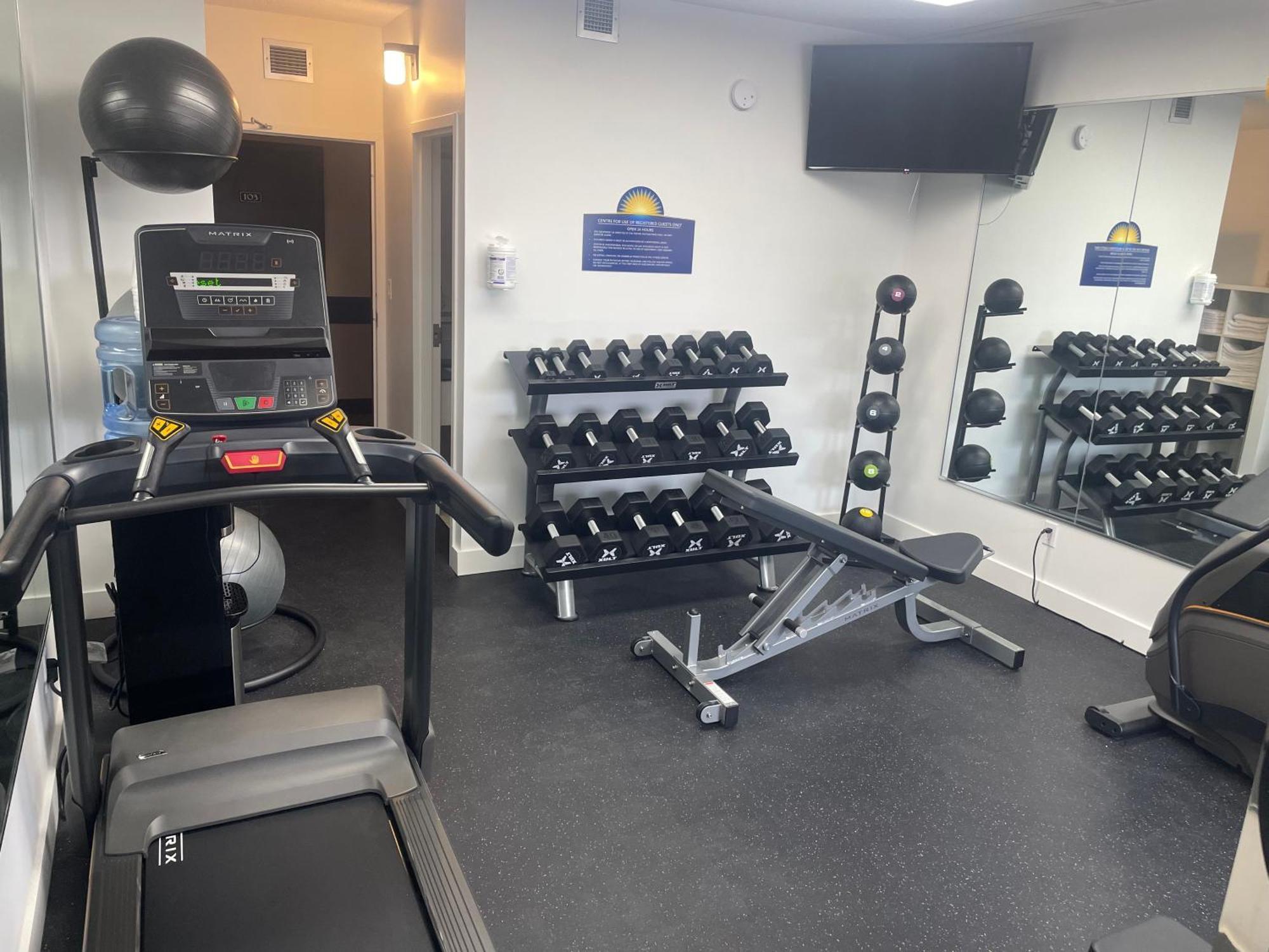 Days Inn & Conference Centre By Wyndham Camrose Norsemen エクステリア 写真