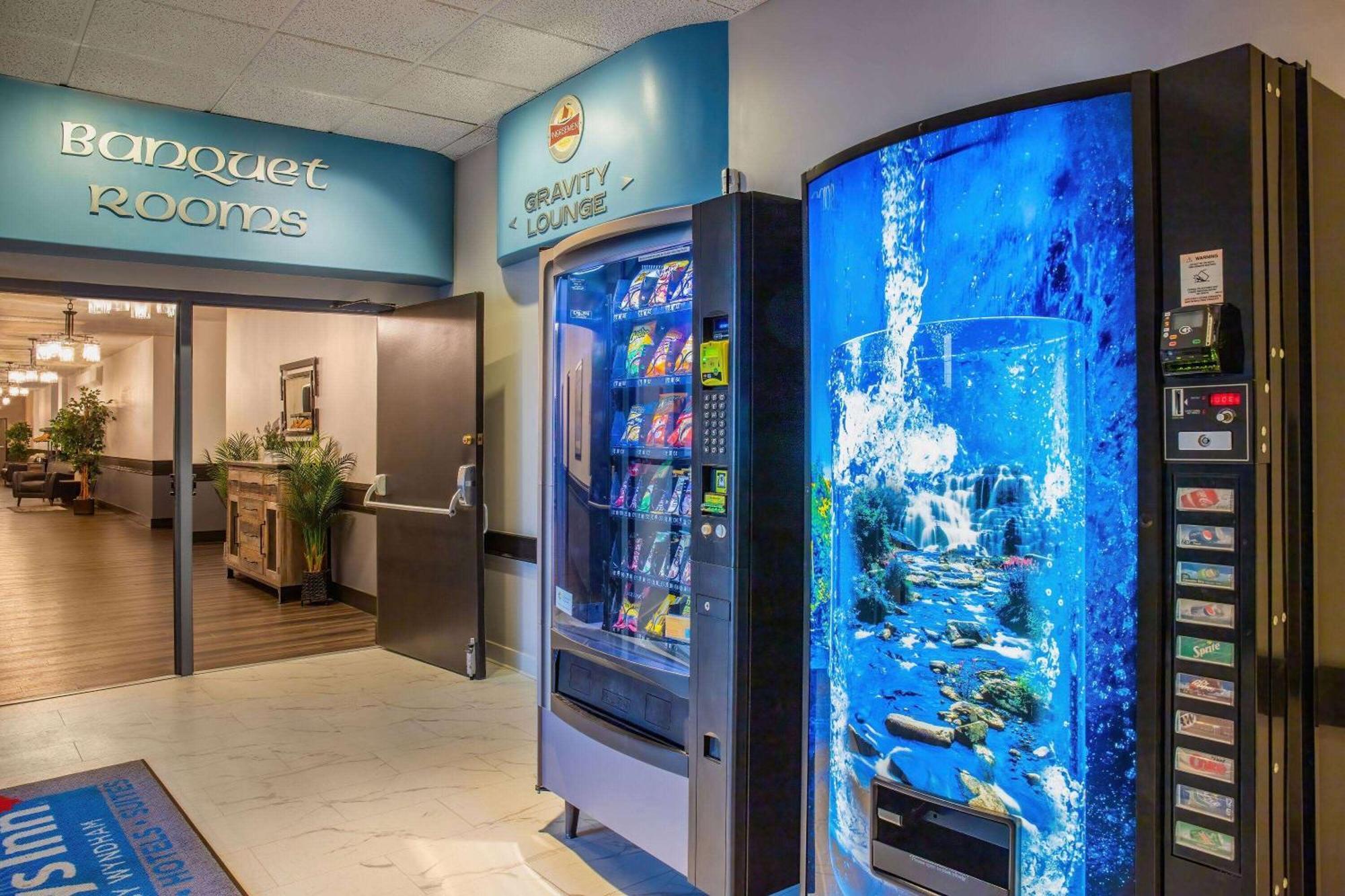 Days Inn & Conference Centre By Wyndham Camrose Norsemen エクステリア 写真