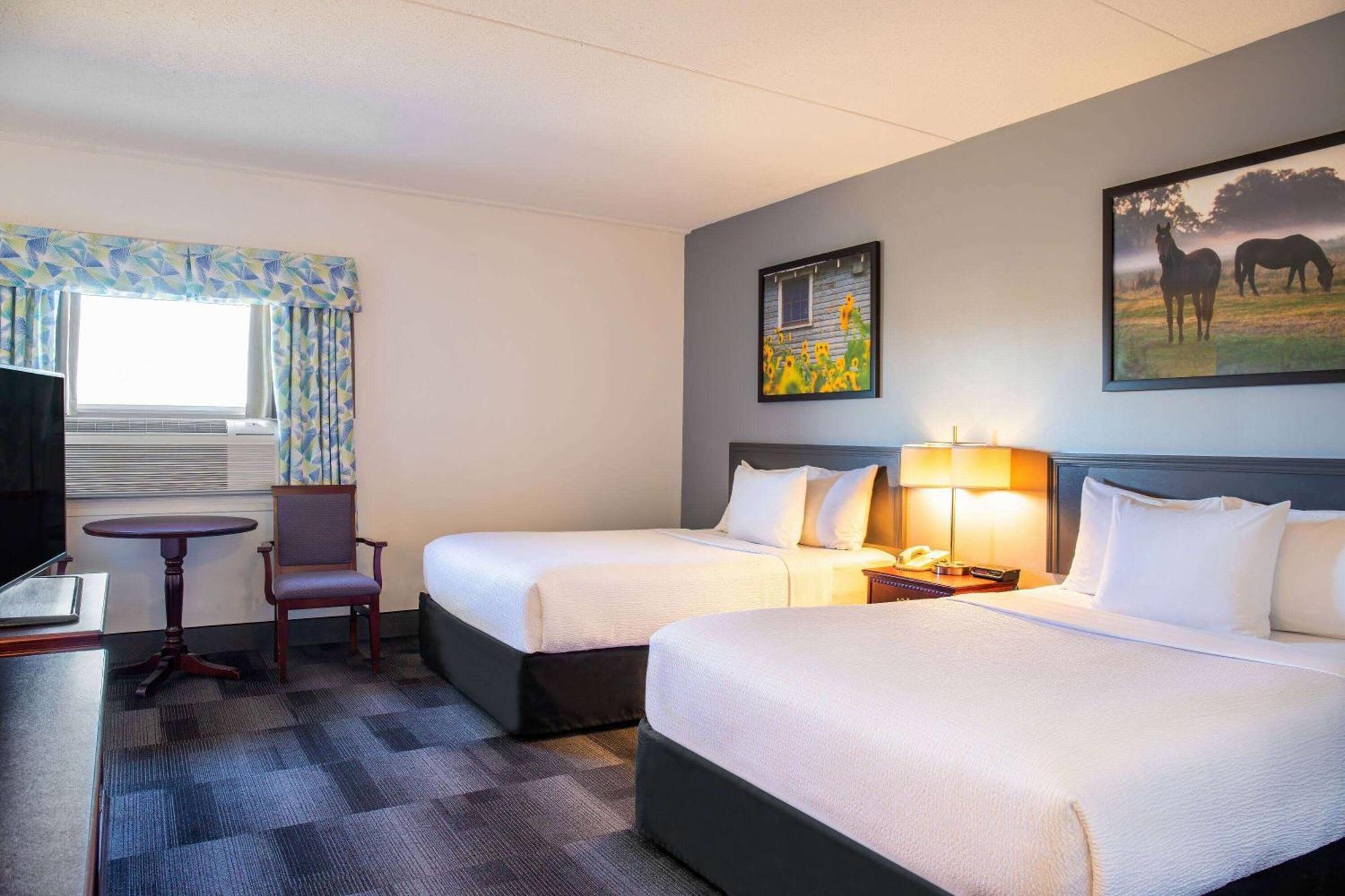 Days Inn & Conference Centre By Wyndham Camrose Norsemen エクステリア 写真