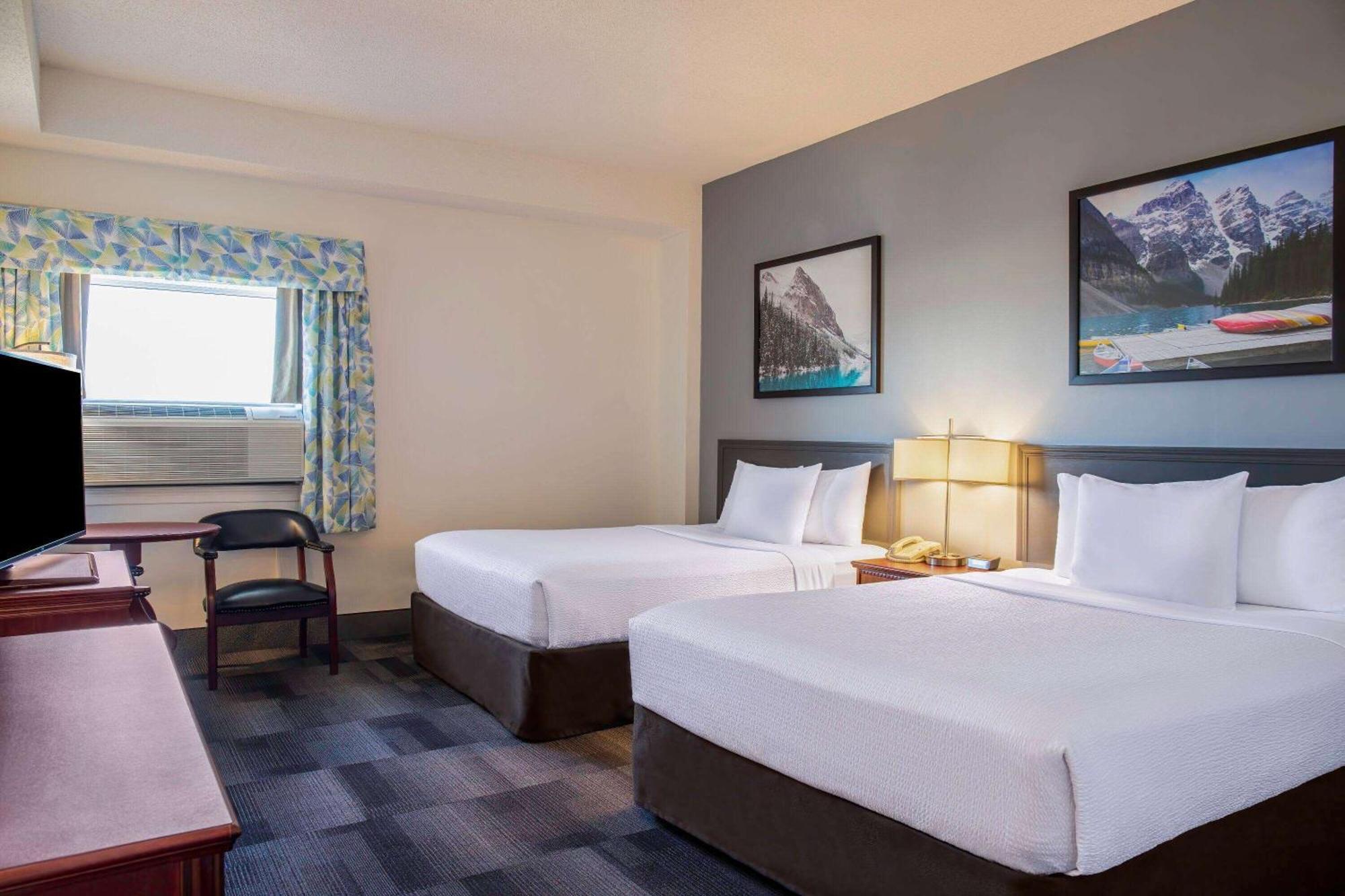 Days Inn & Conference Centre By Wyndham Camrose Norsemen エクステリア 写真