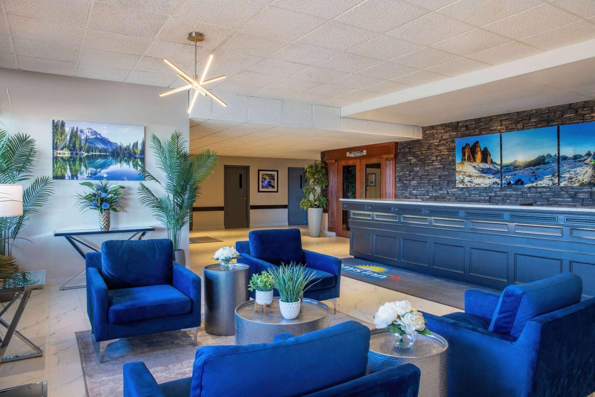 Days Inn & Conference Centre By Wyndham Camrose Norsemen エクステリア 写真
