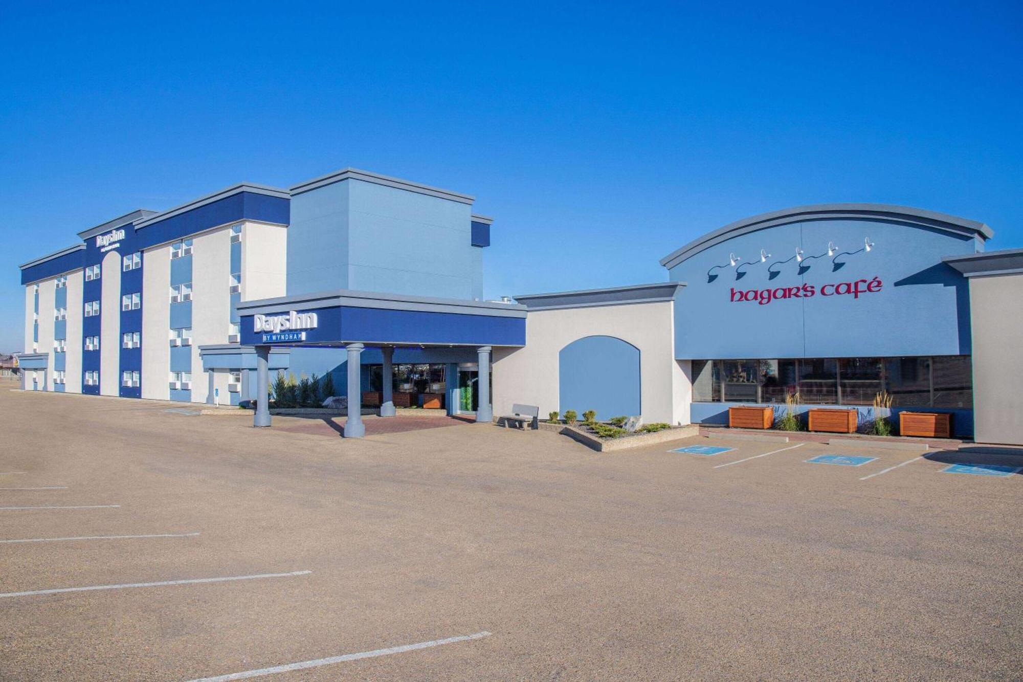 Days Inn & Conference Centre By Wyndham Camrose Norsemen エクステリア 写真