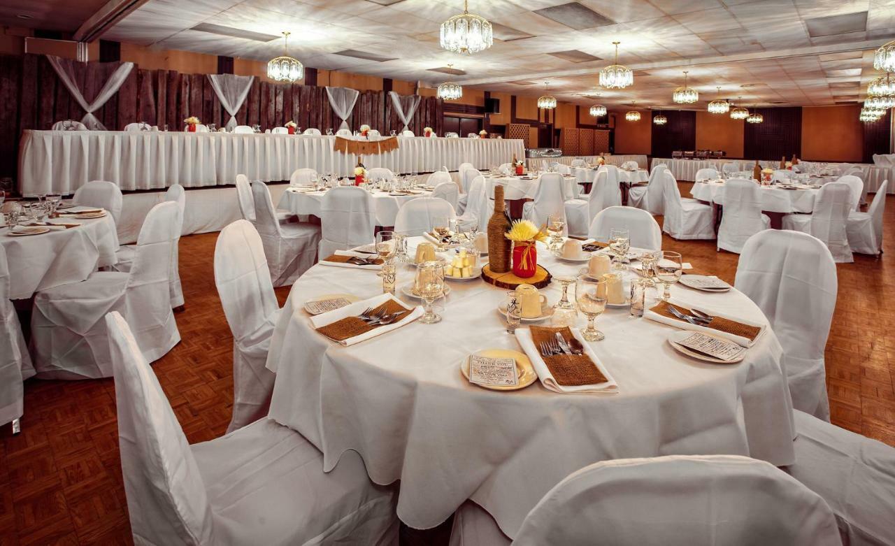 Days Inn & Conference Centre By Wyndham Camrose Norsemen エクステリア 写真